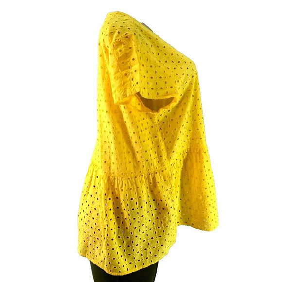 C&C California L Yellow Cotton Eyelet Scoop Neck Button Back Short Sleeve Blouse - Picture 3 of 6